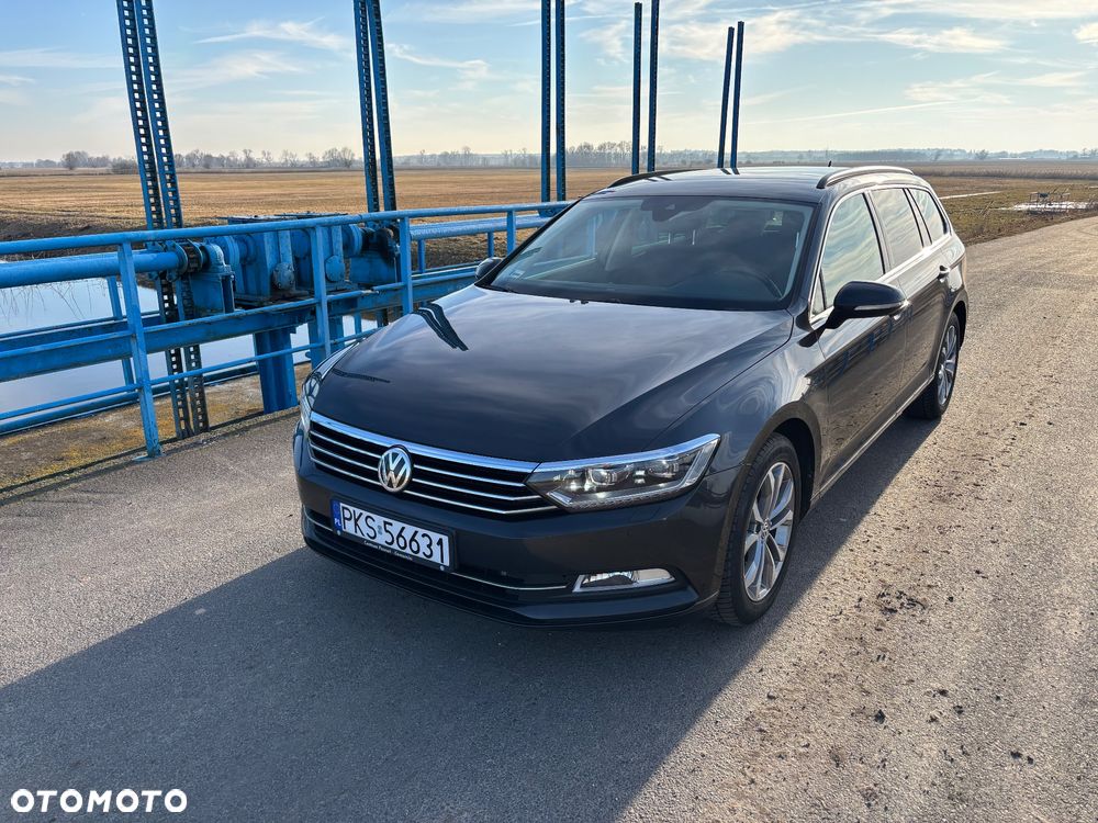 Volkswagen Passat - 1