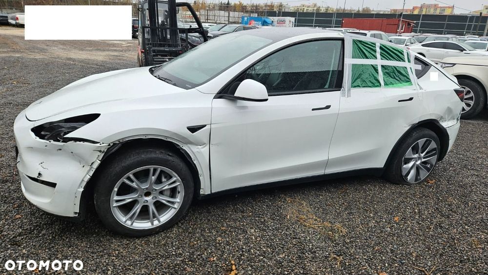 Tesla Model Y - 20