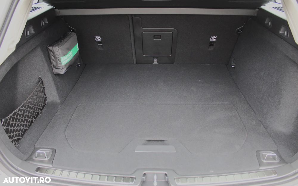 Volvo V60 B4 B DKG Plus Dark - 37