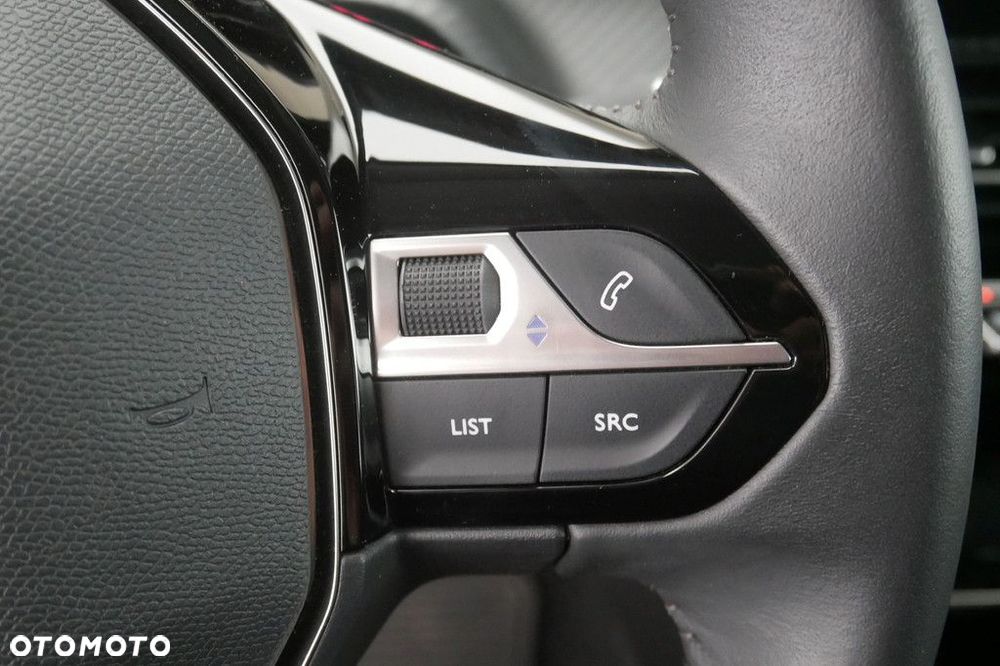 Peugeot 2008 1.2 PureTech Allure S&S - 23