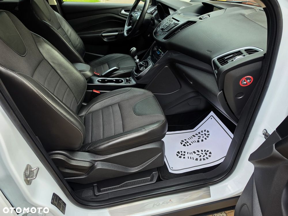 Ford Kuga 2.0 TDCi 4x4 Titanium - 27