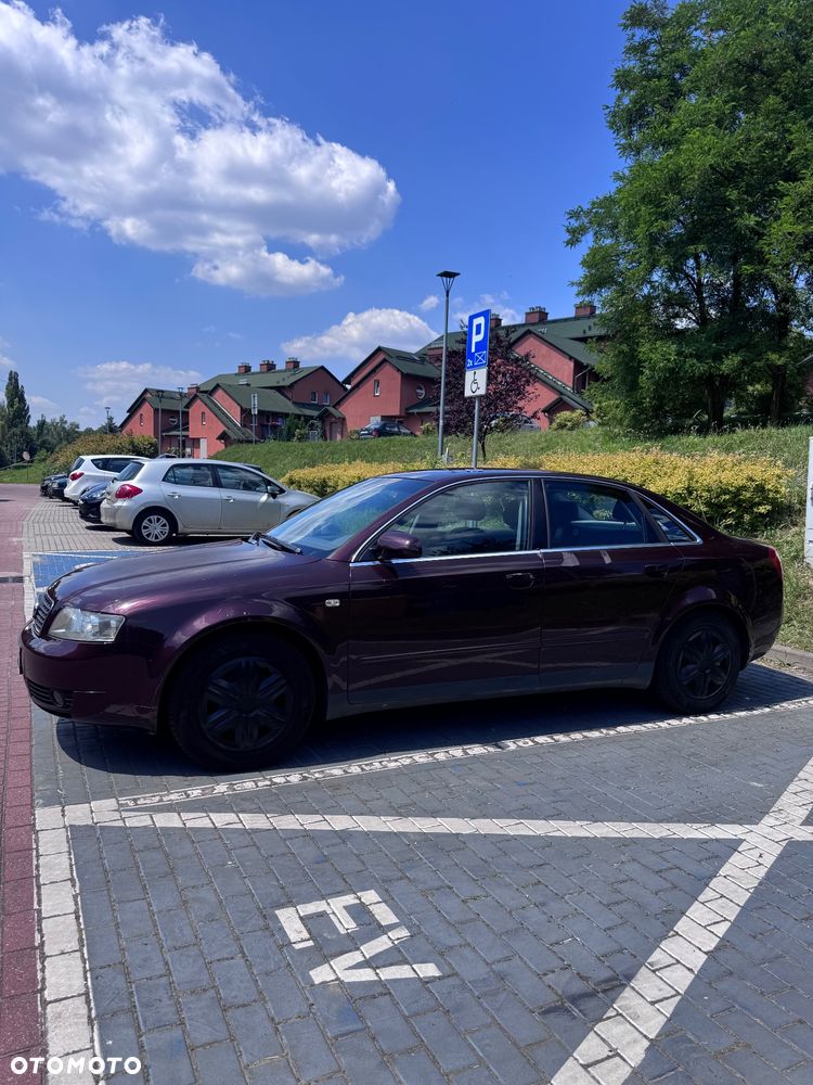 Audi A4 Limousine - 1