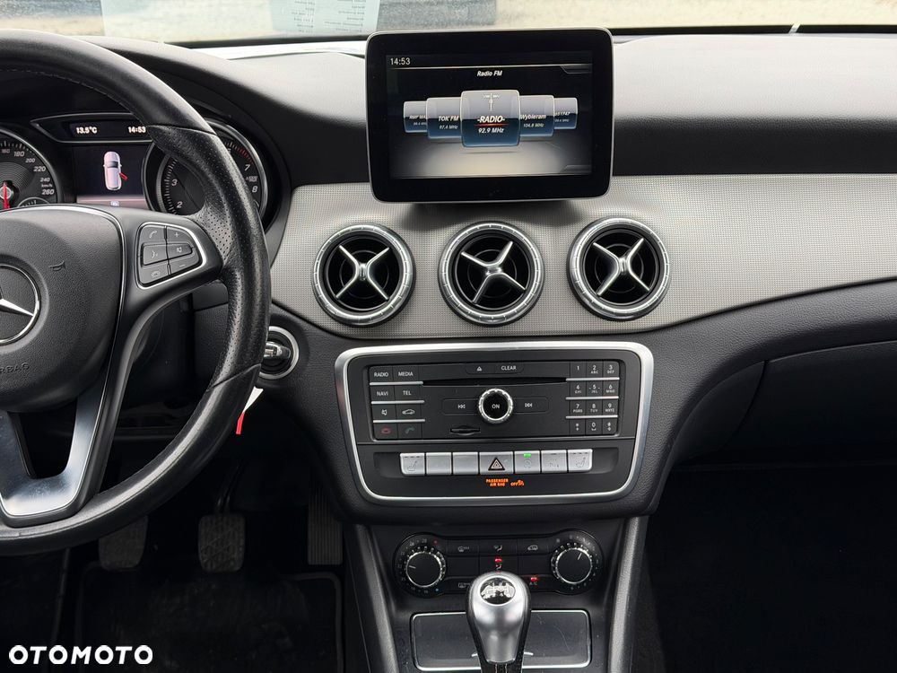 Mercedes-Benz CLA 180 Urban - 28
