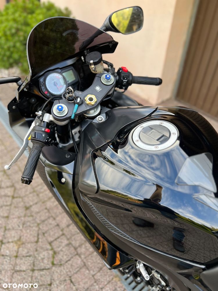 Suzuki GSX-R - 15