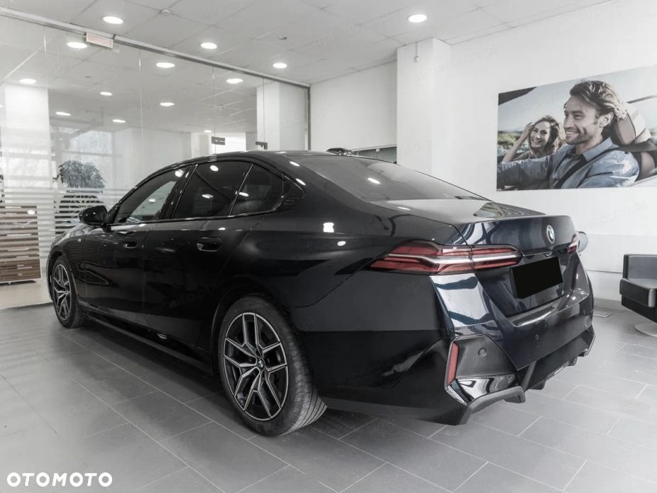 BMW Seria 5 520i mHEV M Sport - 2