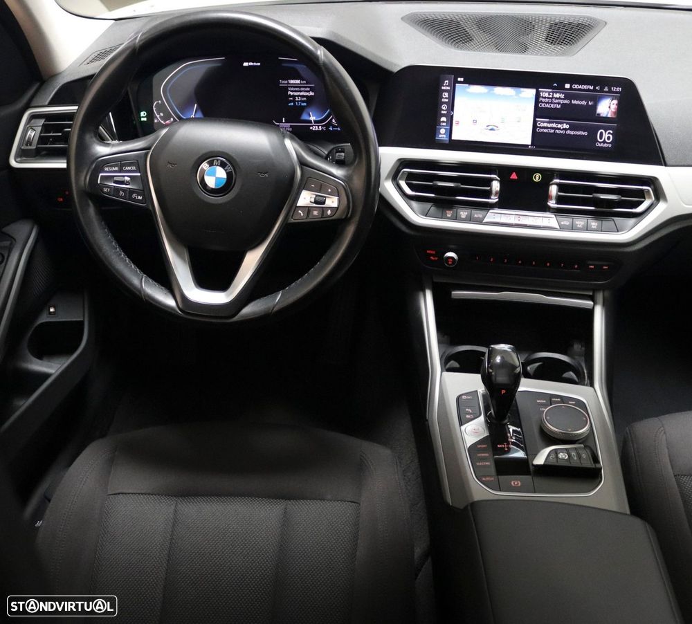 BMW 330 e Line Luxury Auto - 35