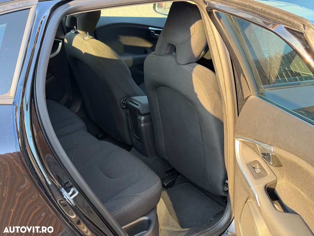 Volvo V40 D4 Momentum - 10