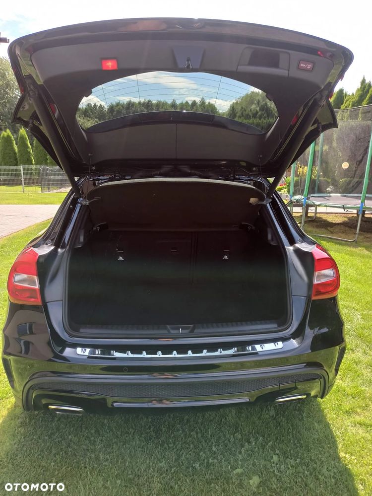 Mercedes-Benz GLA 180 - 34