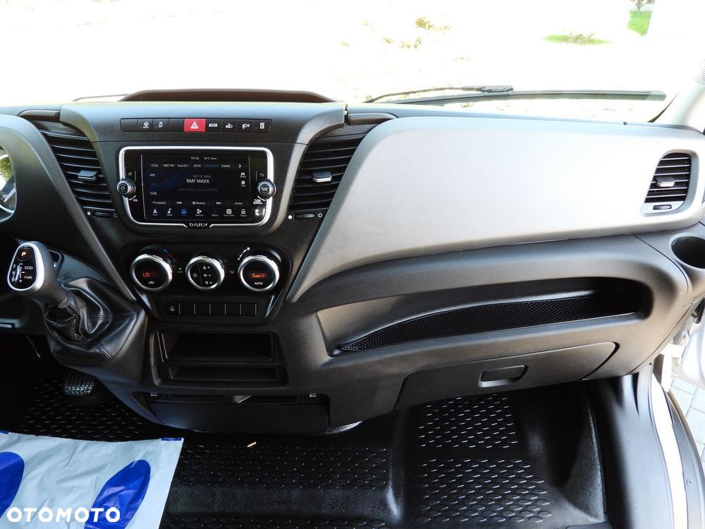 Iveco DAILY 35S18 PLANDEKA 8 PALET WEBASTO TEMPOMAT NAWIGACJA LEDY AUTOMAT HI-MATIC KLIMATYZACJA  180KM - 26