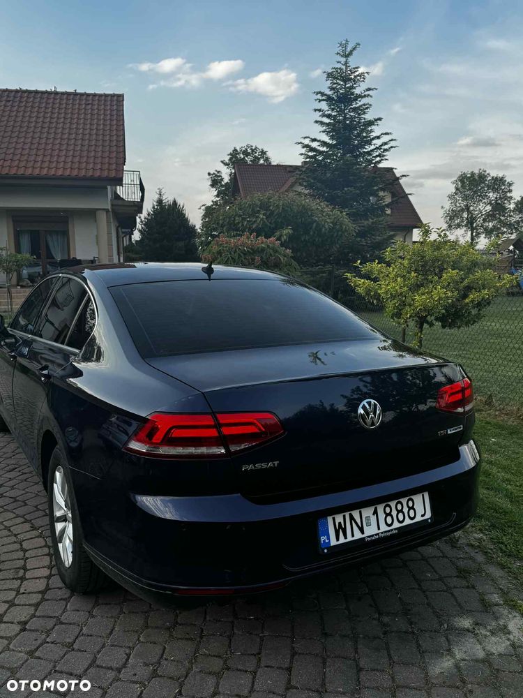 Volkswagen Passat - 4
