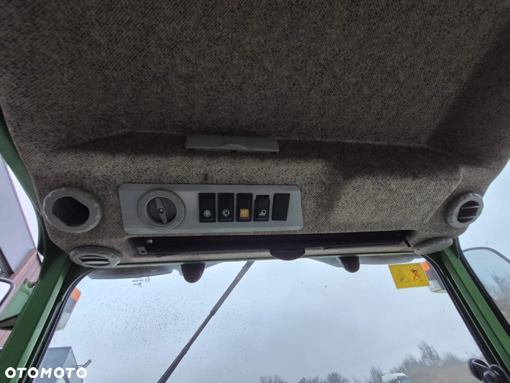 John Deere 2320 - 13