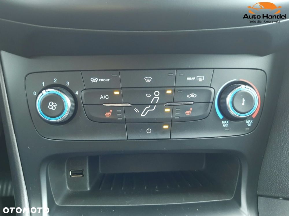 Ford Focus Turnier 1.5 EcoBoost Start-Stopp-System TITANIUM - 25