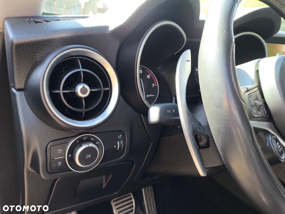 Alfa Romeo Stelvio 2.0 Turbo 16V AT8-Q4 Ti - 8