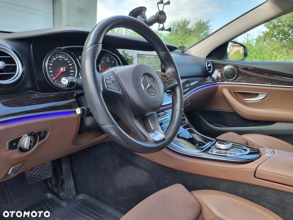 Mercedes-Benz Klasa E 200 d 9G-TRONIC - 11