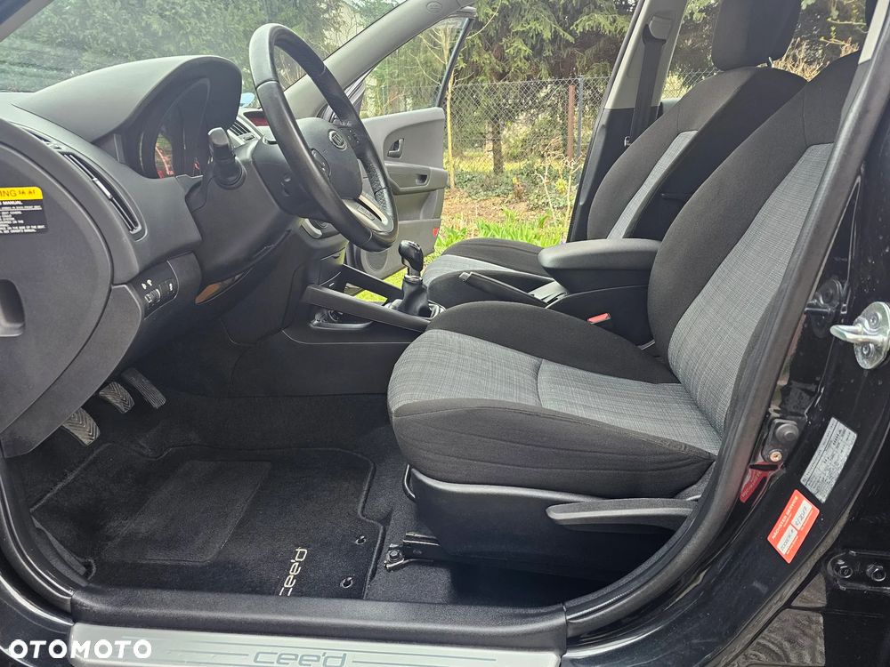 Kia Ceed 1.4 CVVT Attract - 28