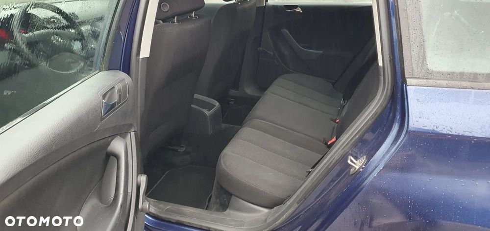 Volkswagen Passat - 8