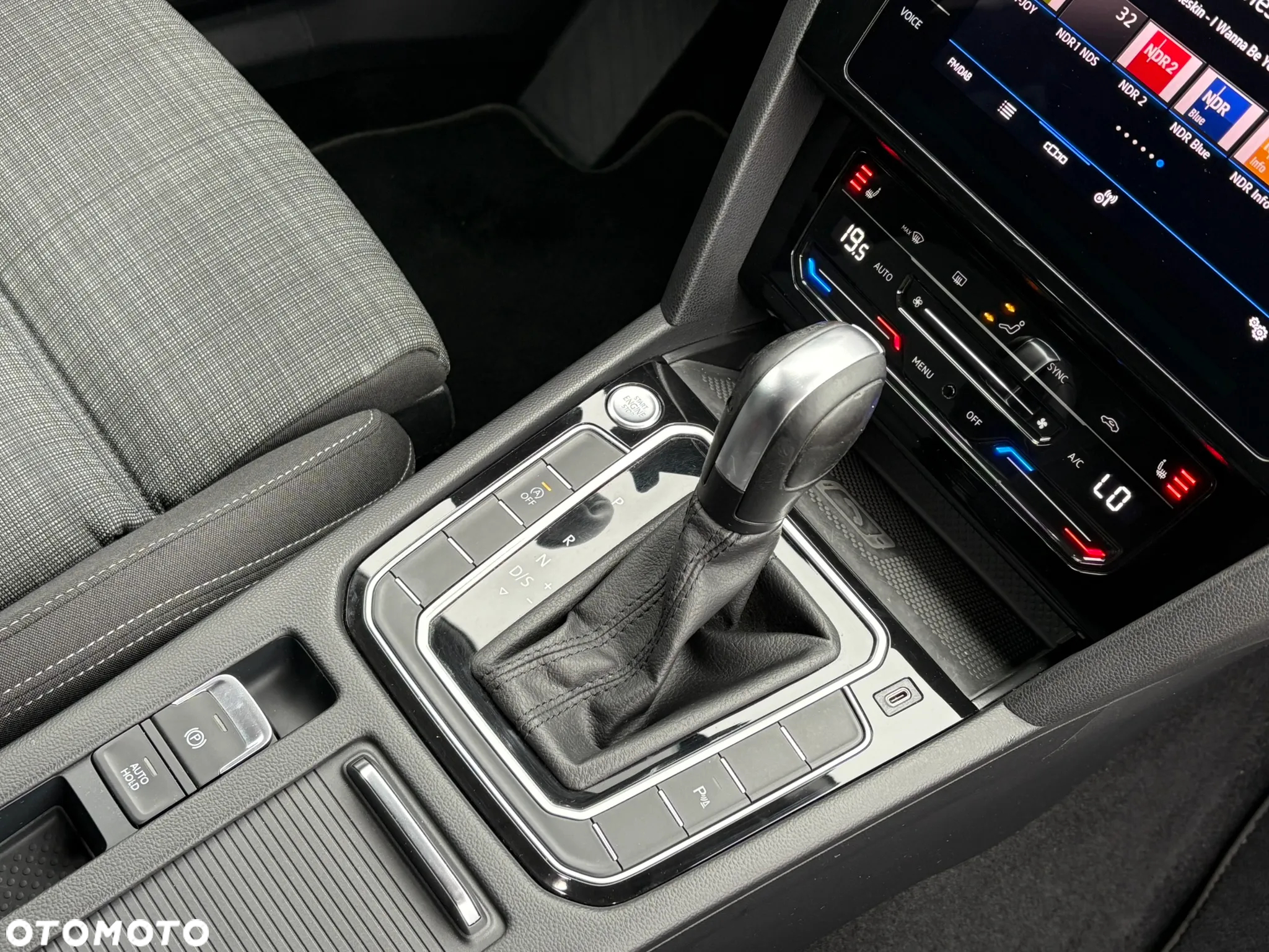 Volkswagen Passat Variant 2.0 TDI SCR DSG Conceptline - 16