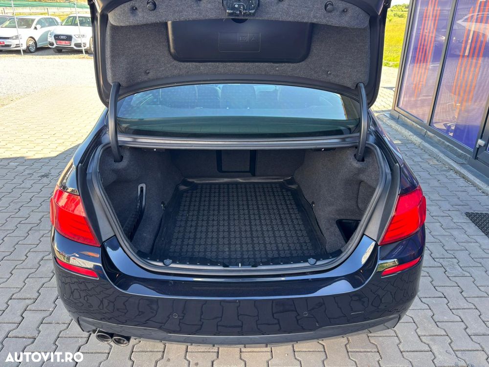 BMW Seria 5 520d Sport-Aut. - 34