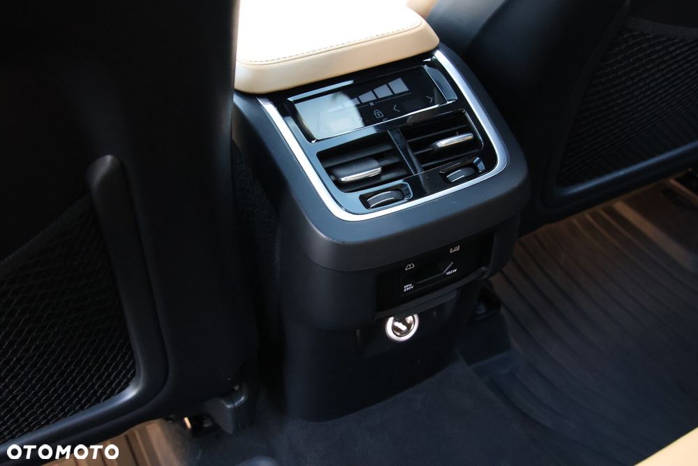 Volvo XC 90 D5 SCR AWD Inscription 7os - 20