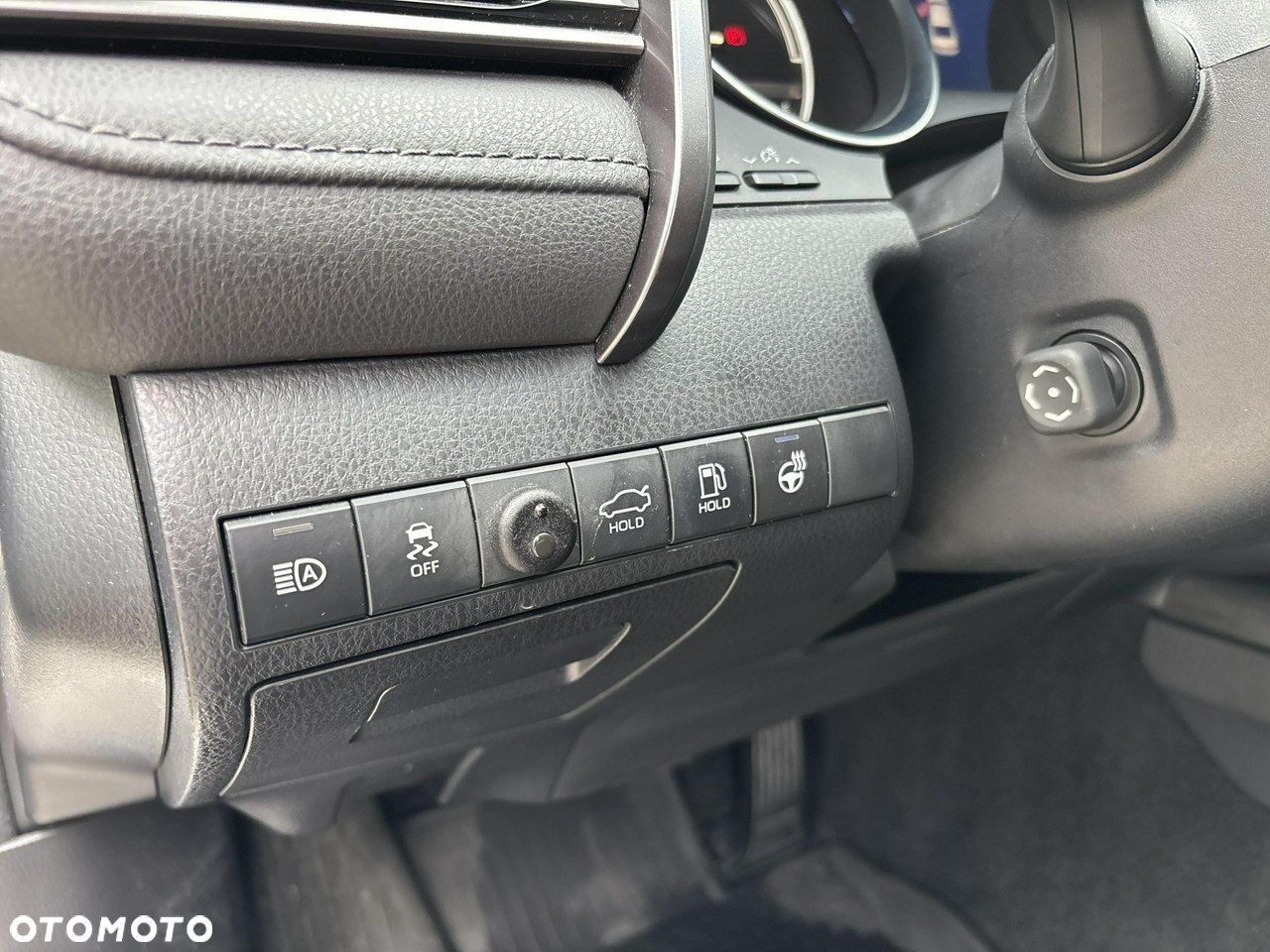 Toyota Camry - 18