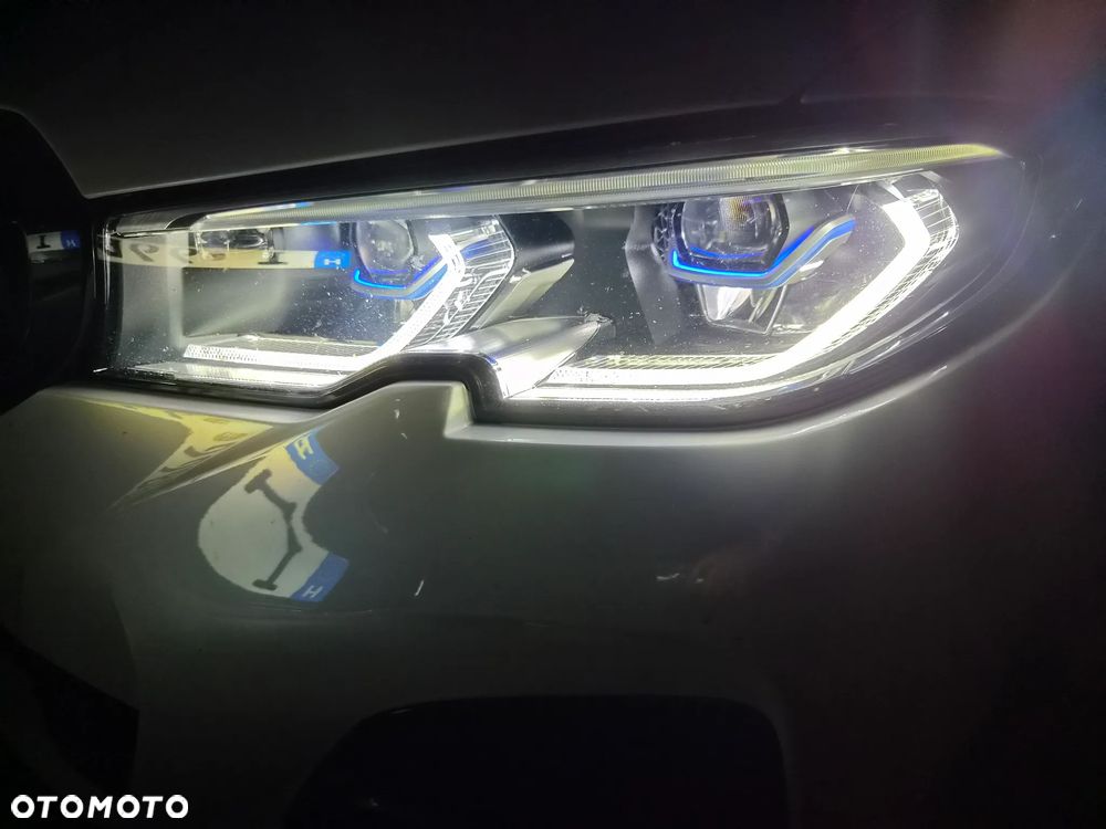BMW Seria 3 330e xDrive M Sport - 9
