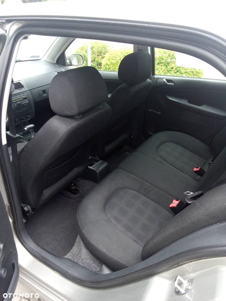 Skoda Fabia 1.4 16V Comfort - 4