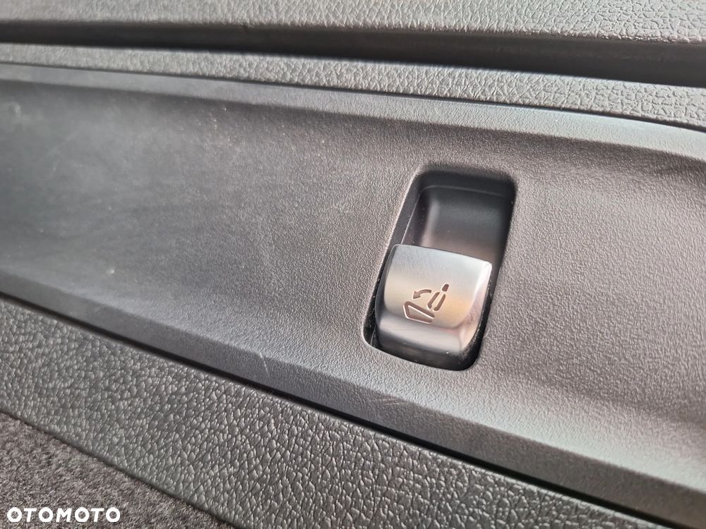 Mercedes-Benz GLC 200 4Matic 9G-TRONIC AMG Line - 30