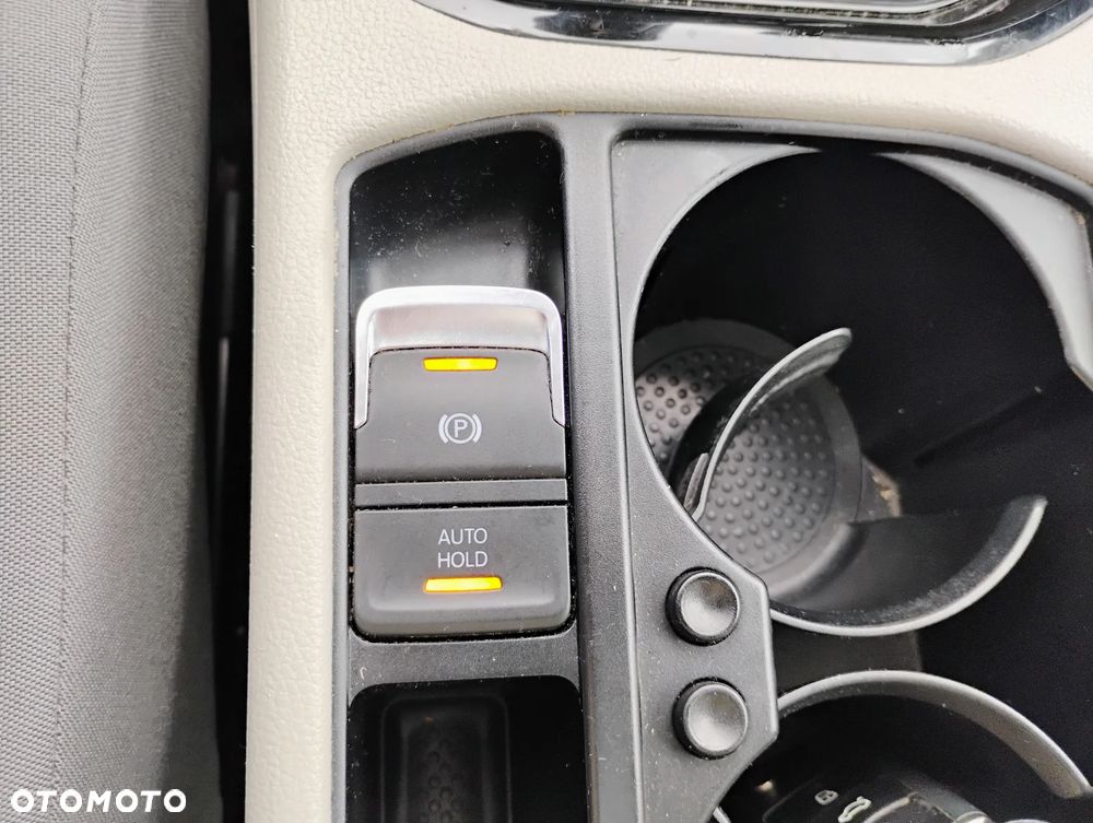 Volkswagen Touran - 26