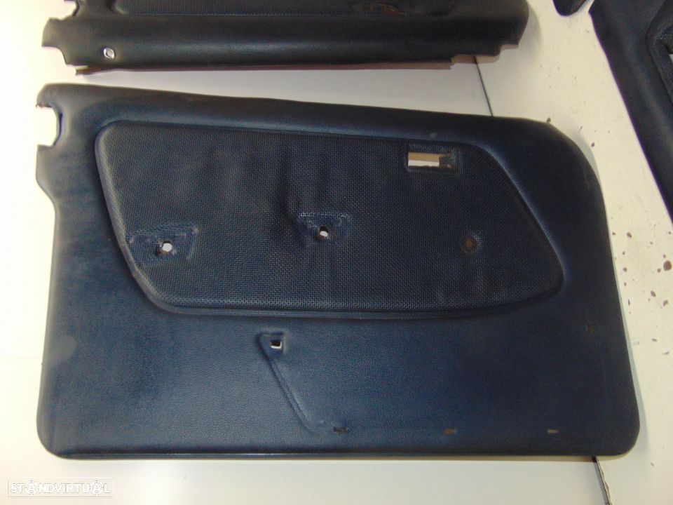 mercedes w 123 quartelas das portas azuis - 3