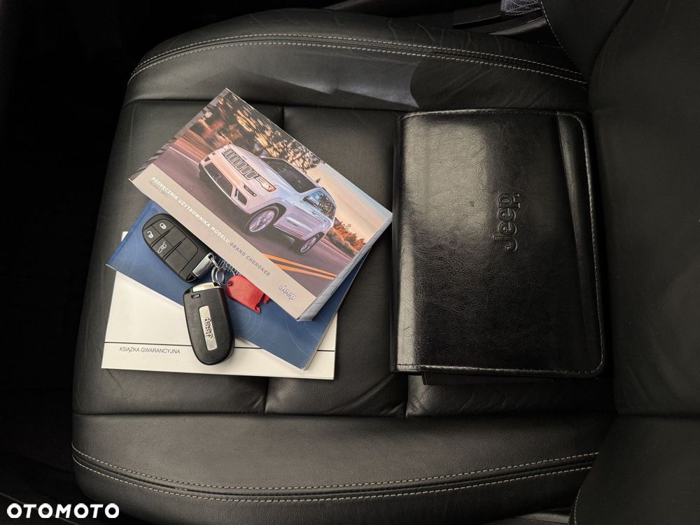 Jeep Grand Cherokee - 33