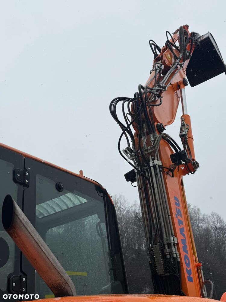 Komatsu Koparka Gąsienicowa 8 ton PC80MR-3. Sprowadzona z Norwegii. Centralne smarowanie!! Maszyna  jak Nowa 2016rok. 3200mtg 3x łamane Ramię. Klima ser.DEKRA. Własna pompa paliwa. Ani deka luzów i wycieków. Gąsienice klepki bez zużycia! Podwozie w pięknym stanie. Okazja Maszyna zadbana!! Po serwisach eksploatacyjnych. - 11