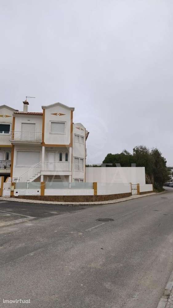 Moradia V3 na Ericeira Centro com vista mar, terraço e garagem - Grande imagem: 2/46