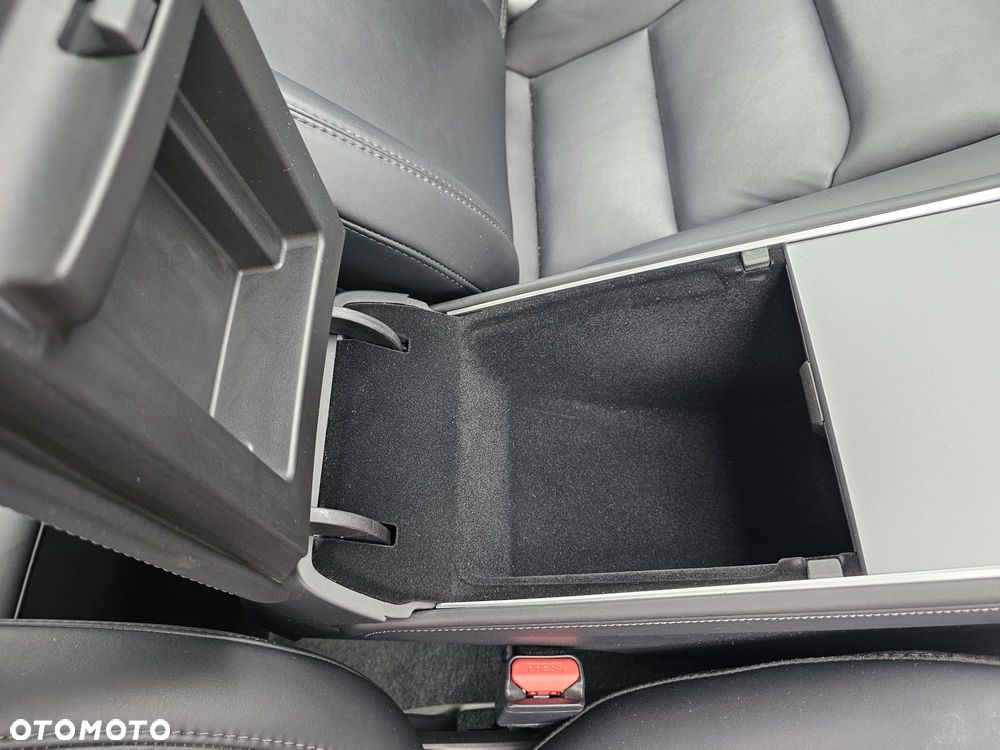 Tesla Model 3 Langstreckenbatterie Allradantrieb Dual Motor - 26