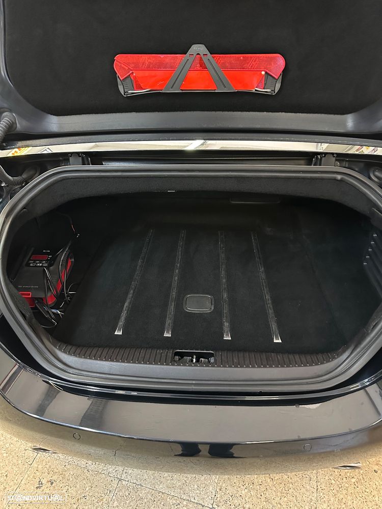 Jaguar XK 4.2 V8 Convertible - 11