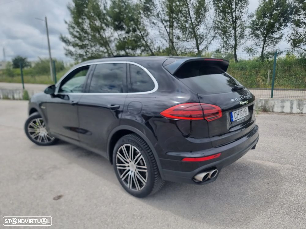Porsche Cayenne S E-Hybrid - 2