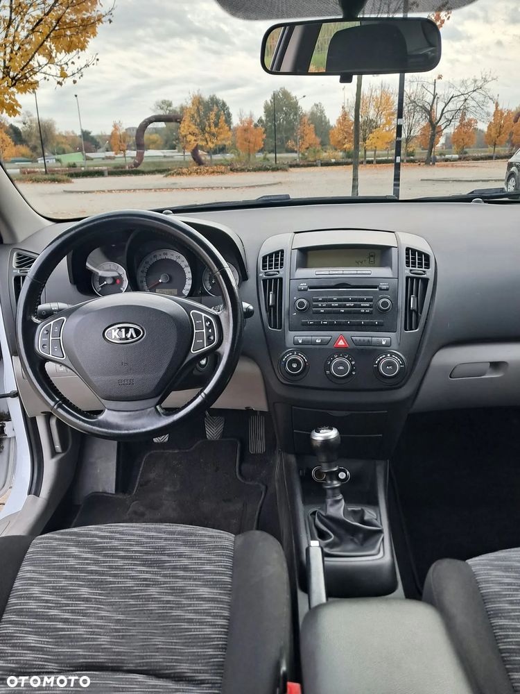 Kia ProCeed - 10