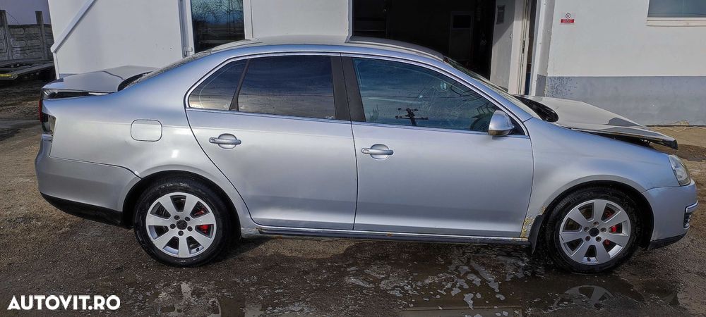 Dezmembrez volkswagen vw JETTA an 2007 cod BMM cutie DSG6 cod KCU LA7W - 3