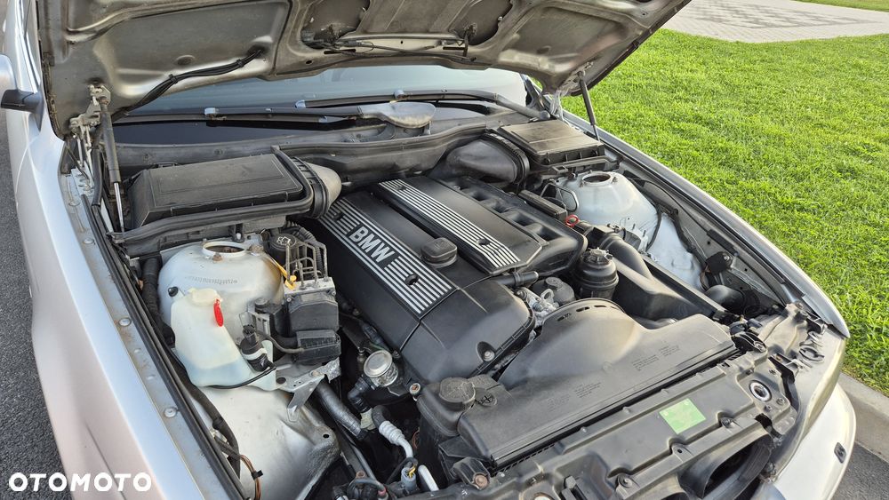 BMW Seria 5 520i - 23