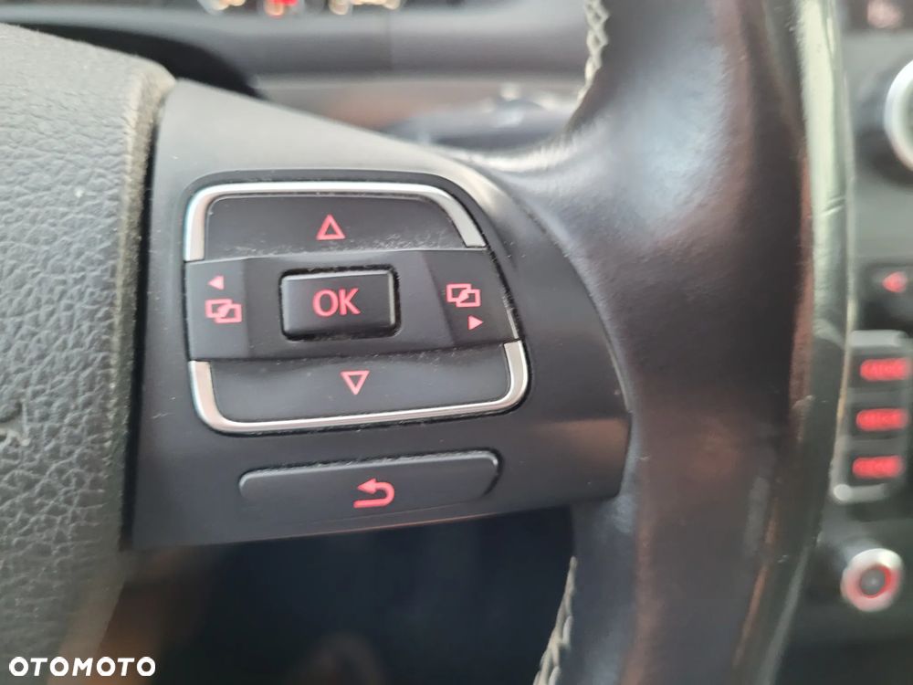Volkswagen Touran 2.0 TDI DPF MATCH - 22