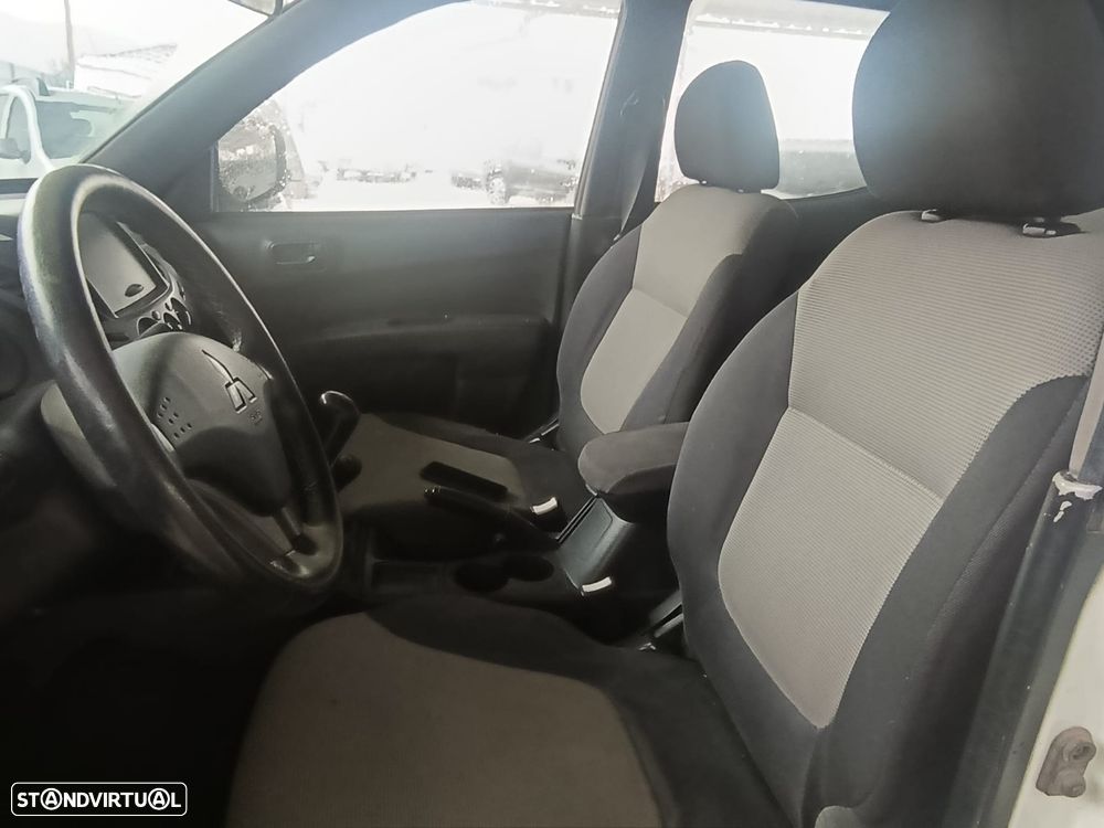Mitsubishi L200 2.5 DI-D 4X4 C/Dupla - 10