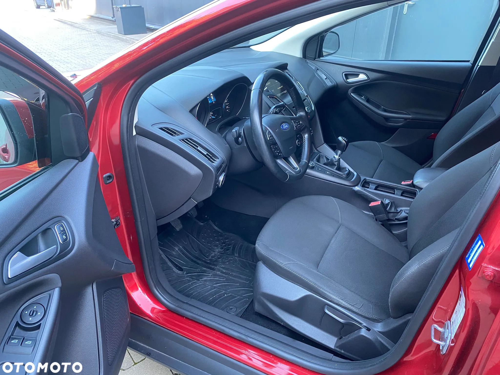 Ford Focus 1.5 TDCi Red Edition - 13