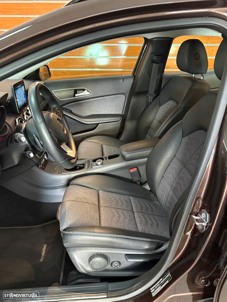 Mercedes-Benz GLA 220 4Matic 7G-DCT - 8