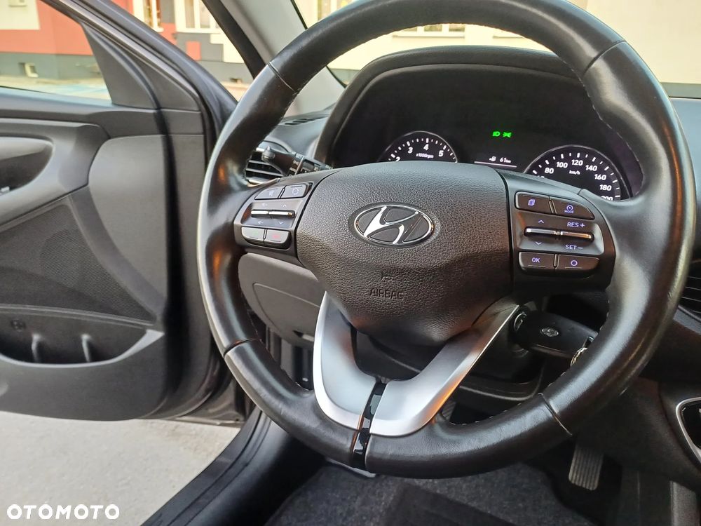 Hyundai i30 blue Kombi 1.4 - 26