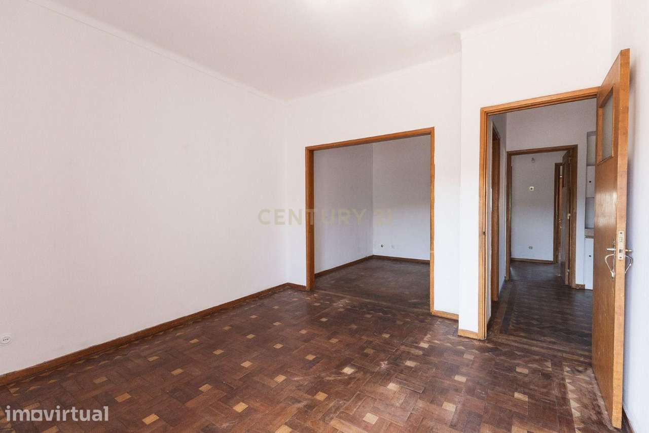 T2 com Sótão no Bairro Norton de Matos – Excelente Oportunidade para H - Grande imagem: 3/22