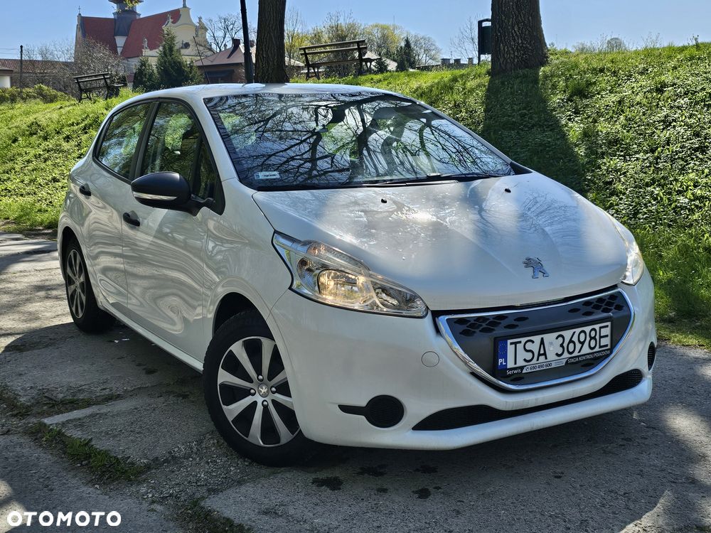 Peugeot 208 - 8