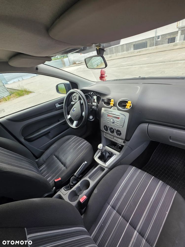 Ford Focus 1.6 Ambiente - 11