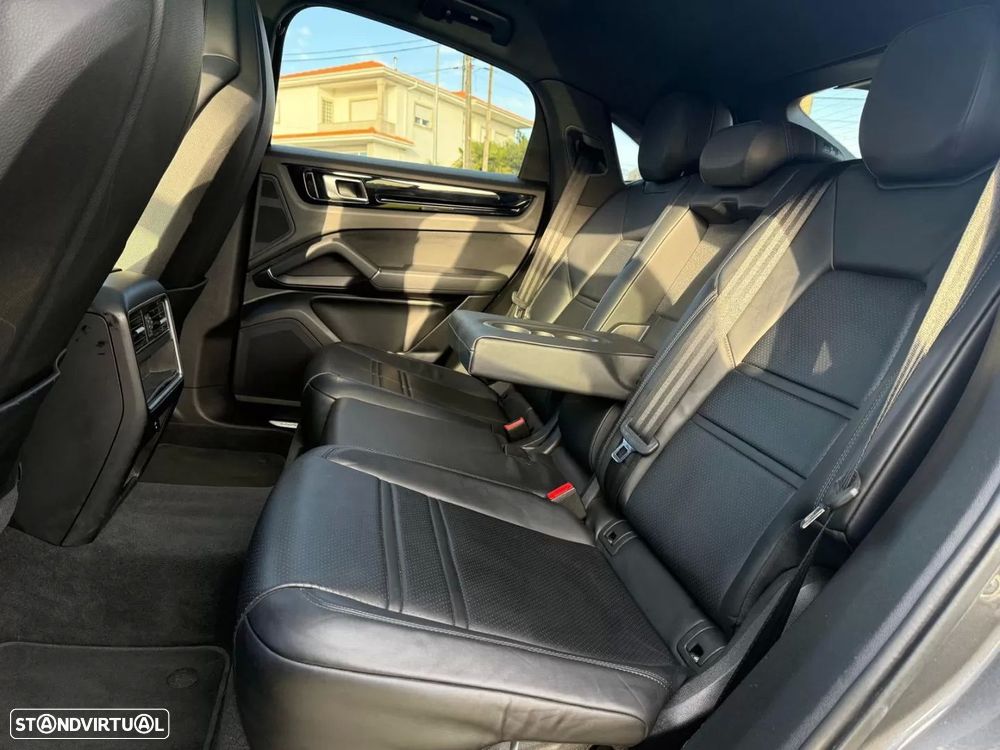 Porsche Cayenne Coupé E-Hybrid - 15