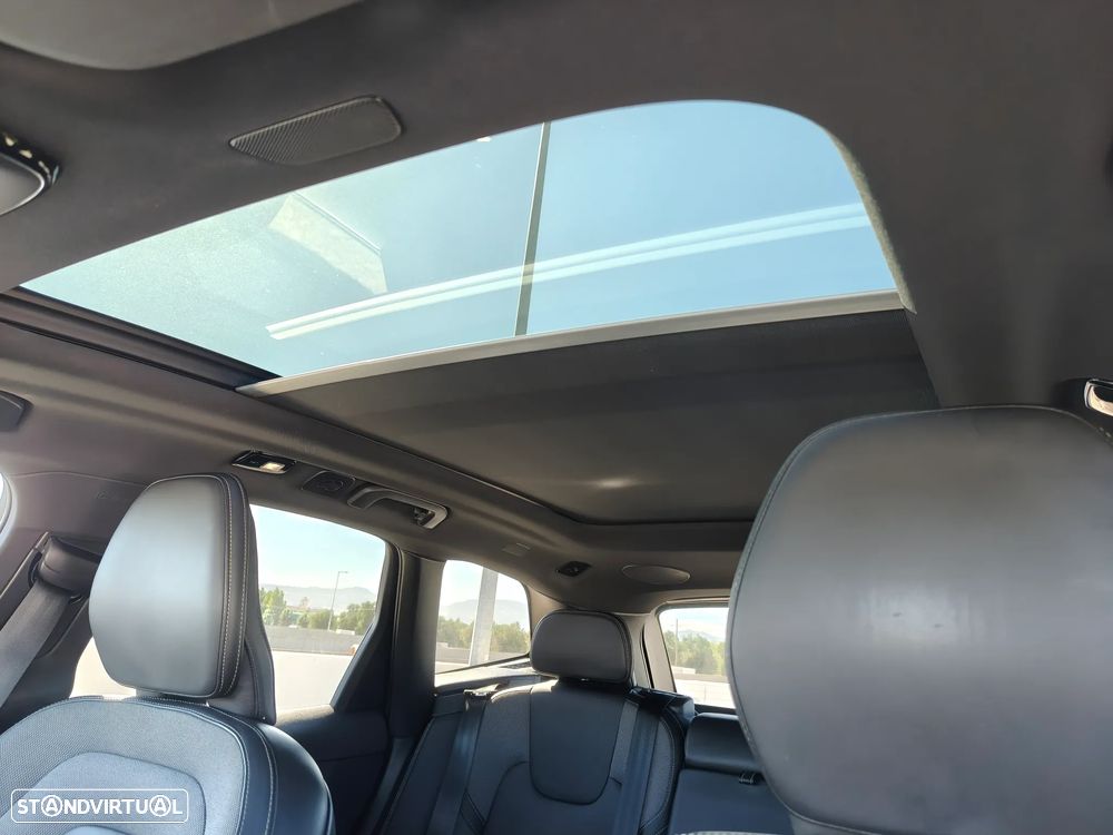 Volvo XC 60 2.0 T6 PHEV R-Design AWD - 17