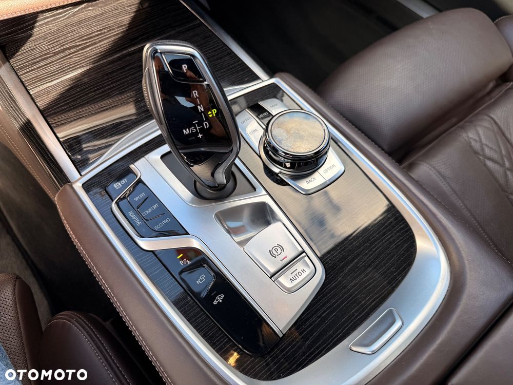 BMW Seria 7 750Li - 31
