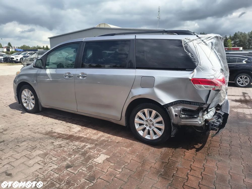 Toyota Sienna - 6